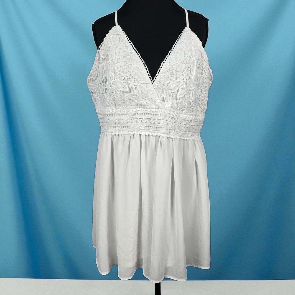 Revamped White Lace Romper V Neck Sleeveless Smocked Back Women's XL Beach Wear‎